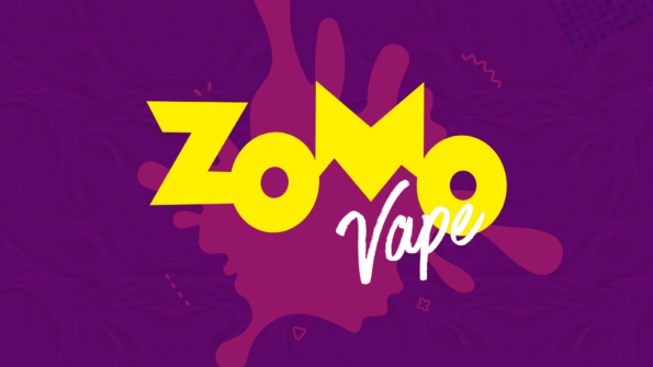Zomo Zomo em destaque, com embalagem ao lado e vapor sutil saindo do dispositivo, realçando seu design premium e alta performance.